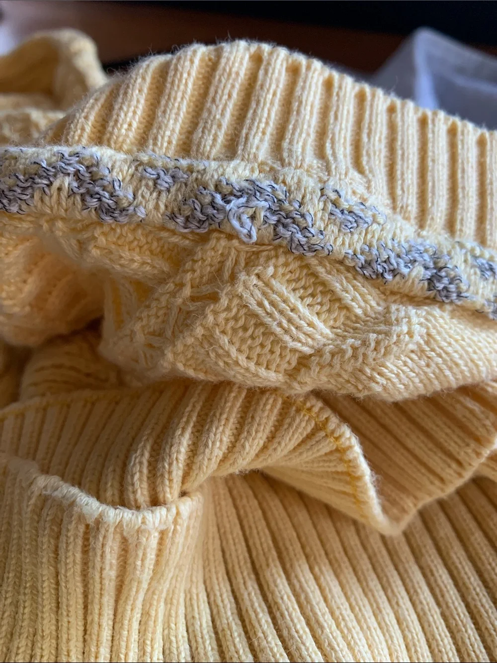 Light butter Yellow V-Neck Knit Sweater Made In Italy G Cuppi Large